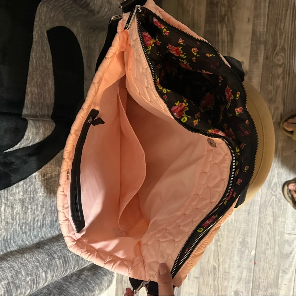 Betsey Johnson Quilted Pink Heart Tote/Weekender Bag - Picture 6 of 9